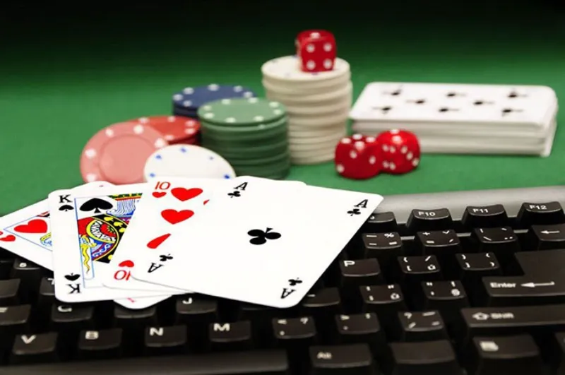 Được quyền rút tiềnm ặt khi chơi Poker trực tuyến 